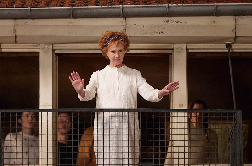 nona and her daughters french drama